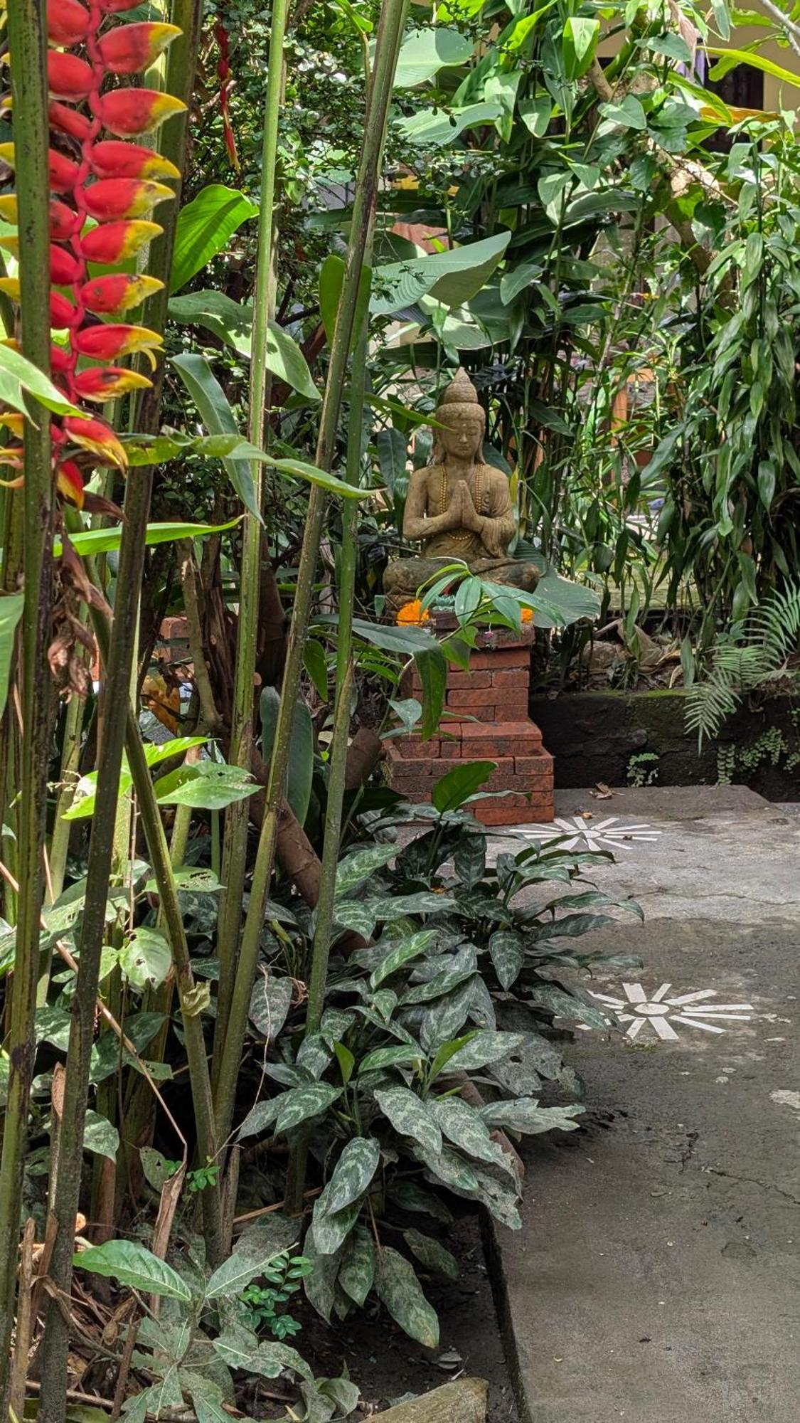 Krisda Ubud Guest House Buitenkant foto