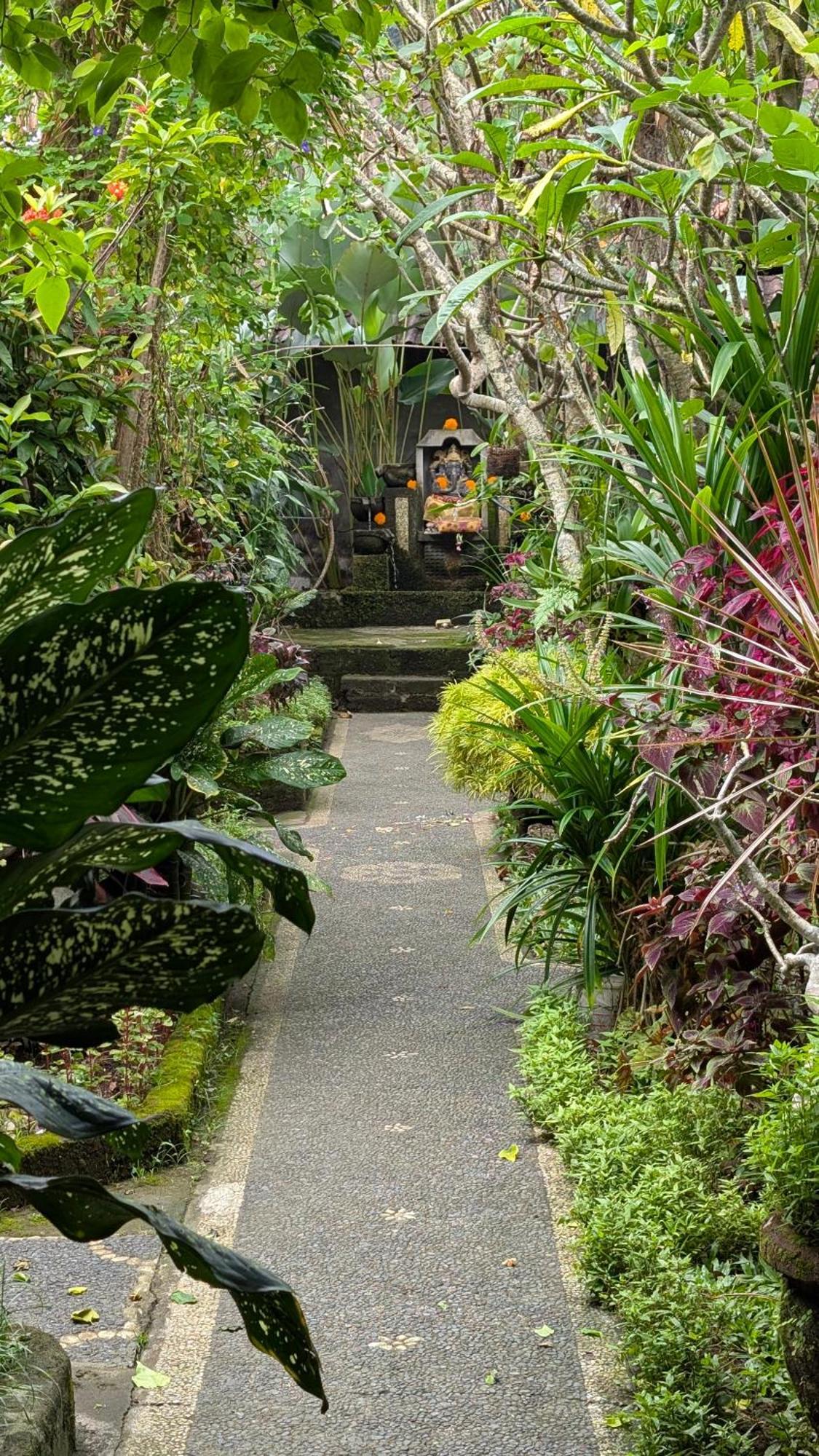 Krisda Ubud Guest House Buitenkant foto