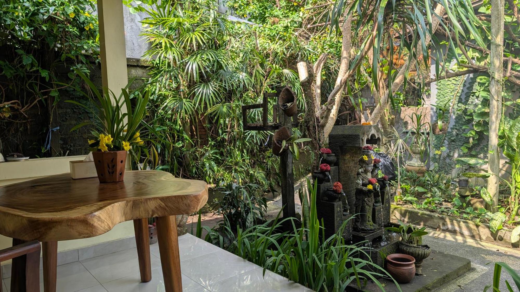 Krisda Ubud Guest House Buitenkant foto